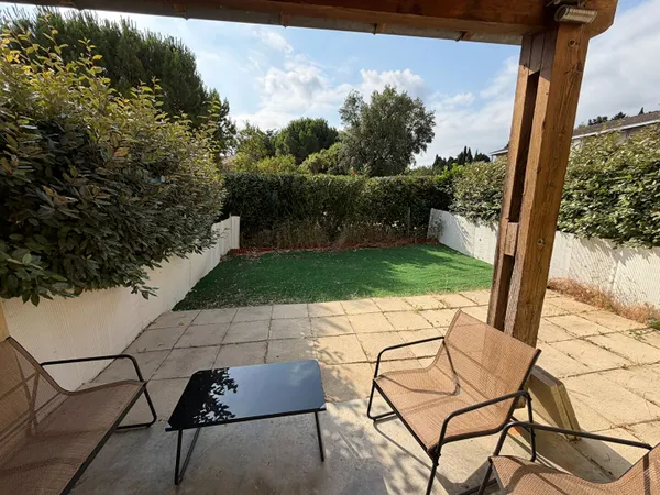 CARCASSONNE Résidence Di Castelli 2 maison rénovée et meublée avec 3 chambres jardin garage et pisci
