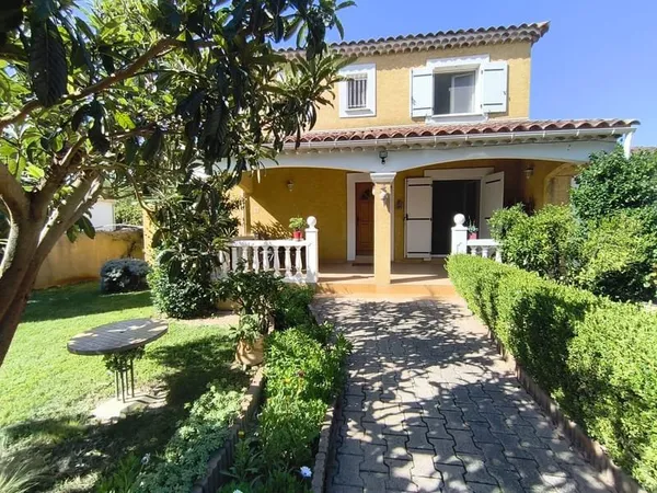 DPT TARASCON (13) A VENDRE VILLA AVEC GARAGE ET JARDIN