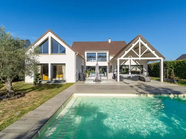 Maison 10 pièces 240 m²