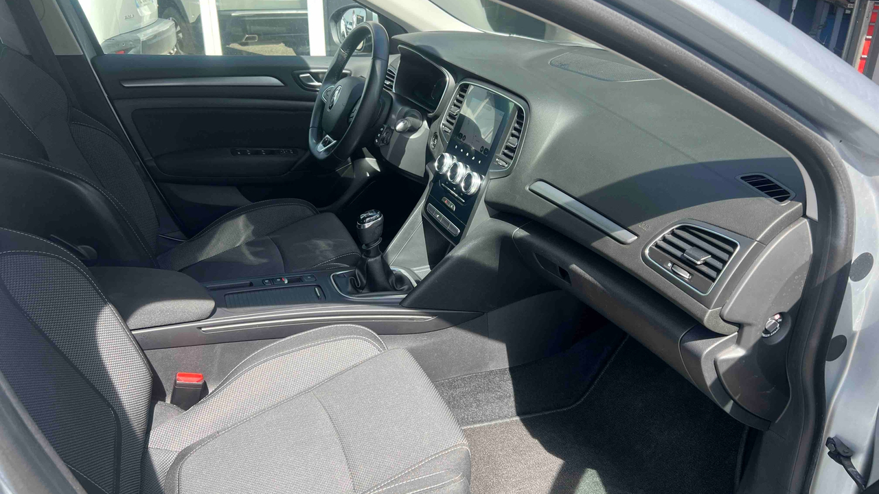 Renault Megane IV Berline TCe 140 — photo 22