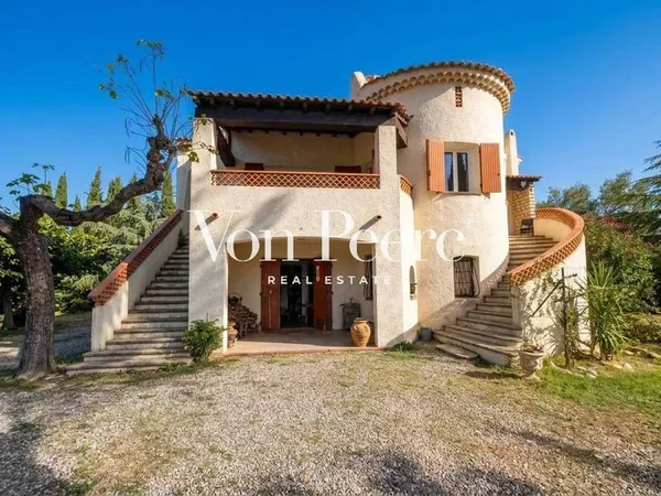 Maison 7 pièces 230 m²