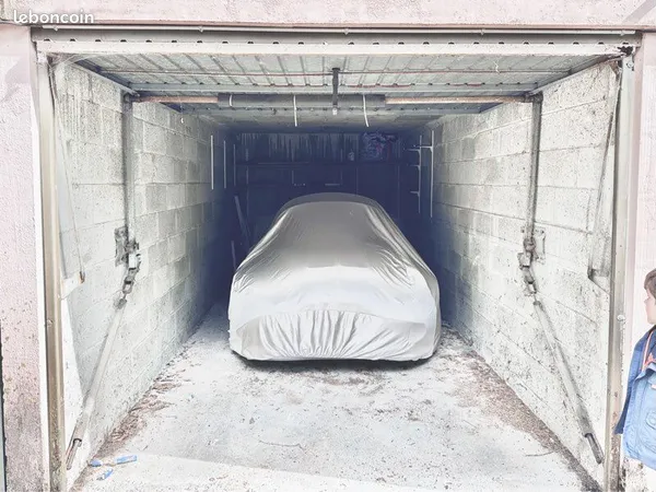 Box 15m2 accès direct par l'extérieur