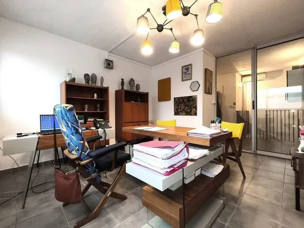 Commerce 3 pièces 68 m²