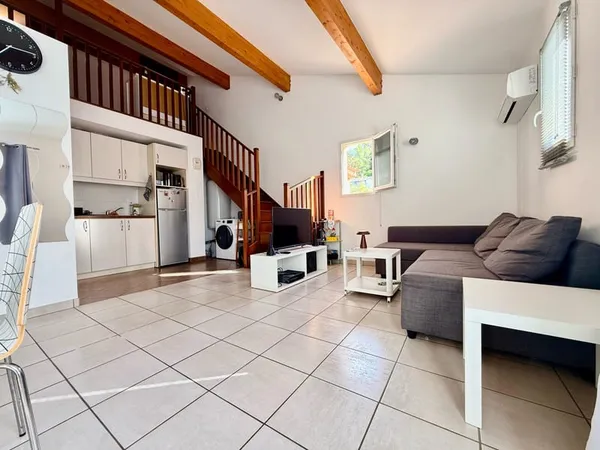 LOCATION MEUBLE A L'ANNEE T2 de 50 m2 en Duplex