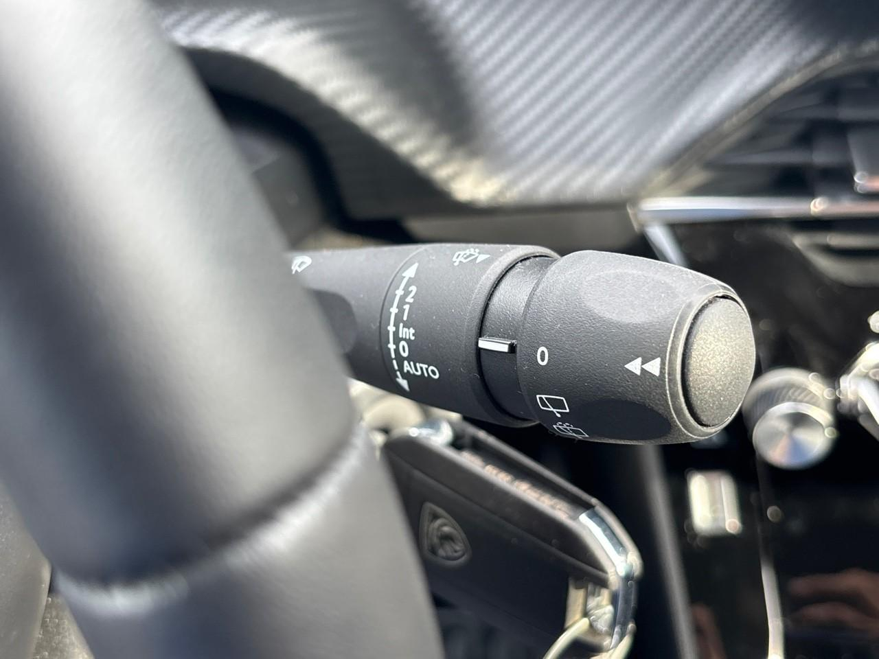 Peugeot 2008 1.2 puretech 130ch s&s allure eat8 — photo 28