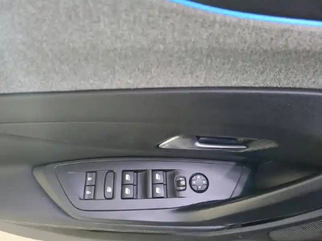 Peugeot 308 phev 180 e-eat8 — photo 31