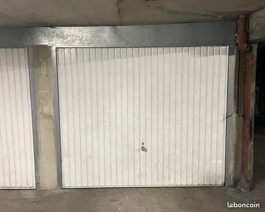 Parking grand box fermé Marcadet / Jules Joffrin