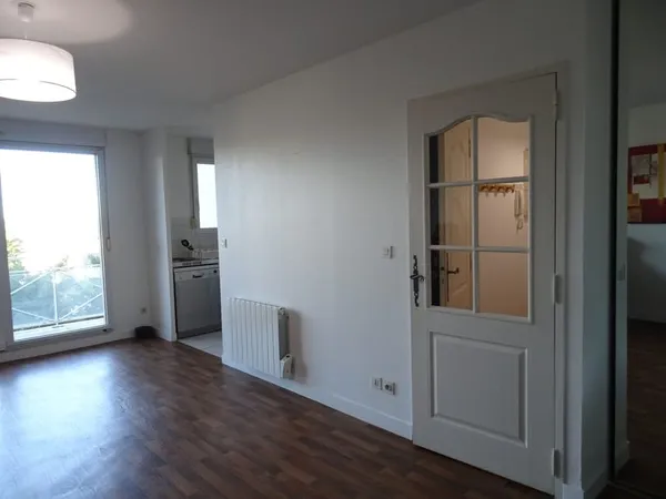 APPARTEMENT F1 AVEC BALCON À MEUNG-SUR-LOIRE