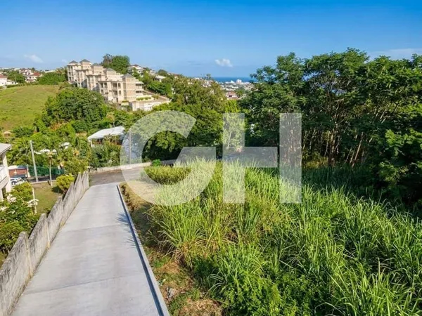 Terrain constructible 1314 m²