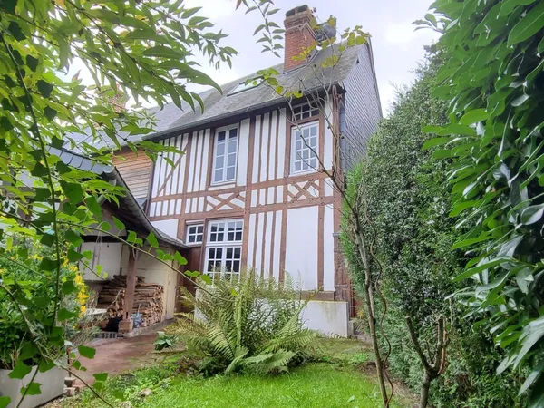 Maison de village 2/3 chambres, jardin et dépendance