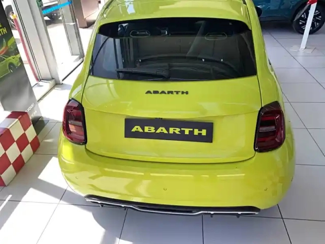 Abarth 500 e 155 ch — photo 4