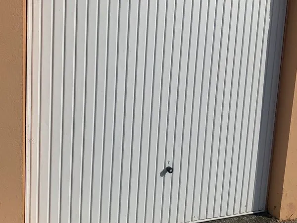 Grand Box / garage fermé à louer 22 m2