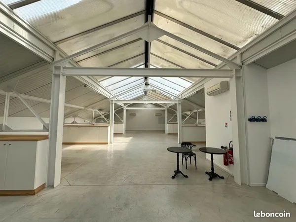LOCAL D'ACTIVITE 448 m² SAINT MAUR DES FOSSES