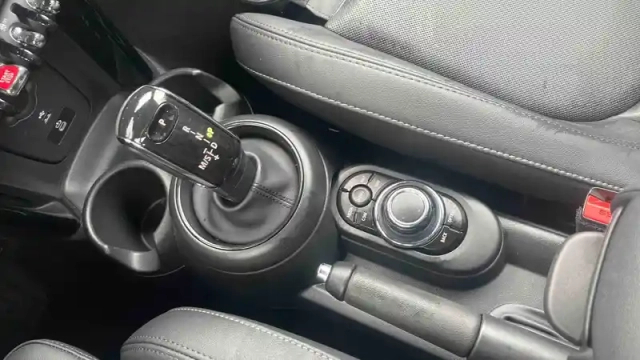 Mini Mini hatch 3 portes cooper 136 ch dkg7 — photo 10