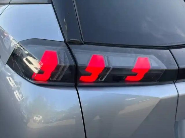 Peugeot 2008 puretech 130 s&amp;s eat8 — photo 17