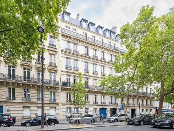 Bureaux 1323 m²