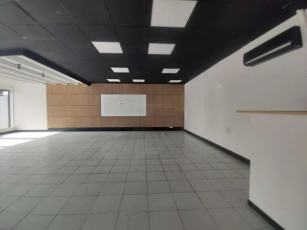 A louer local commercial 90m² à Creysse centre