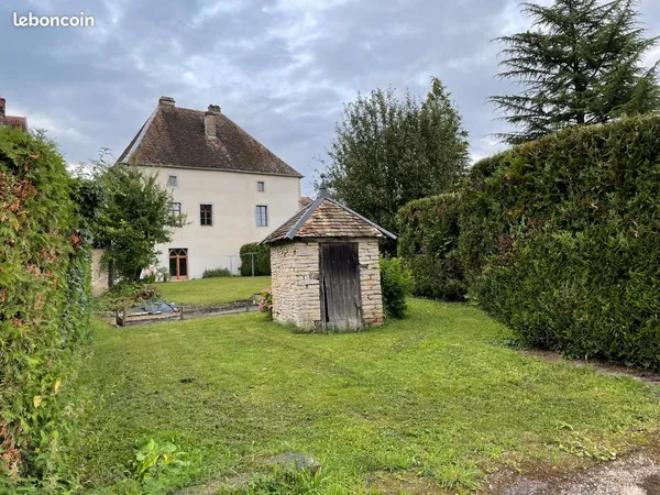 Propriété 245 m2 jardin dépendances