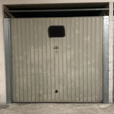 Box fermé pour 2 roues moto ou scooter
