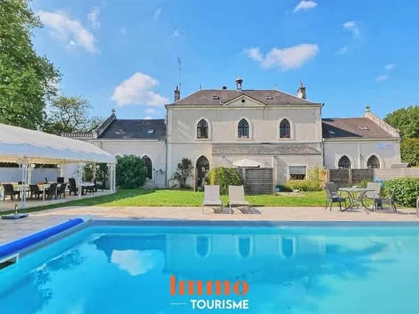 Ancien prieuré du Xix? siècle avec piscine, 5 chambres d'h
