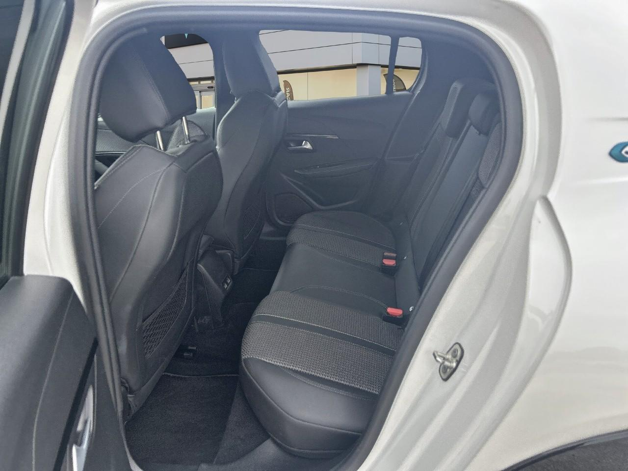 Peugeot 208 e-208 136ch gt — photo 10
