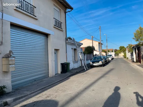Local d’activité et entrepôt Location Cenon 1p 135m² 850€