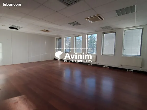 Bureaux 737 m² Archamps