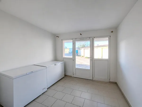 Deux locaux commerciaux loués