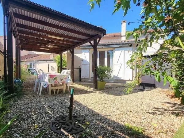 Maison Lussac Les Chateaux L'OPPORTUNITE ! Maison + appartement indépendant.