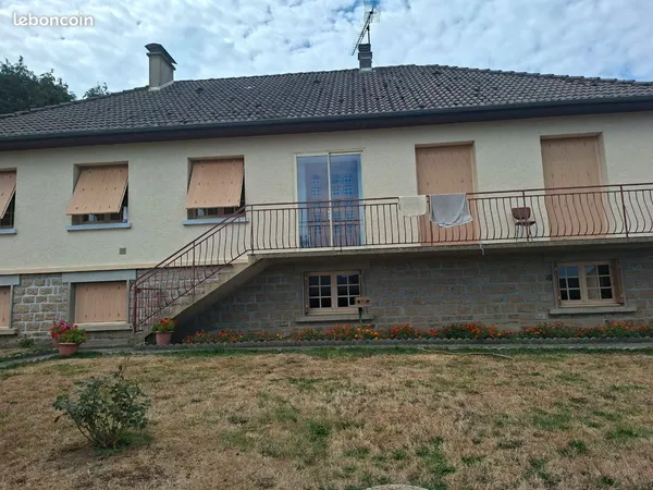 Vend maison de village plus 2 bâtiments un de 300 metres carre et l'autre 104 m2