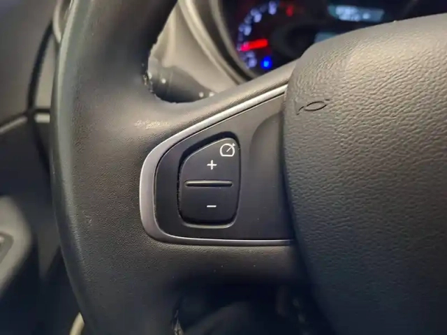 Renault Captur dci 90 energy edc — photo 19