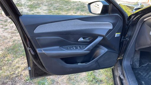 Peugeot 308 1.5 BlueHDi 130 EAT8 - Allure Pack – 2023 – 54298 km – Diesel – Boîte Automatique — photo 45