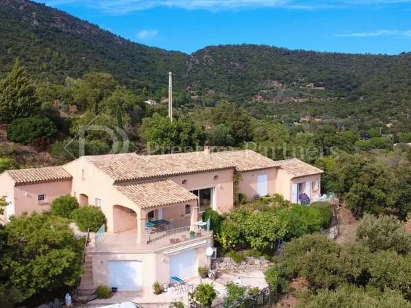 Maison de plain-pied 5 pièces 186 m²