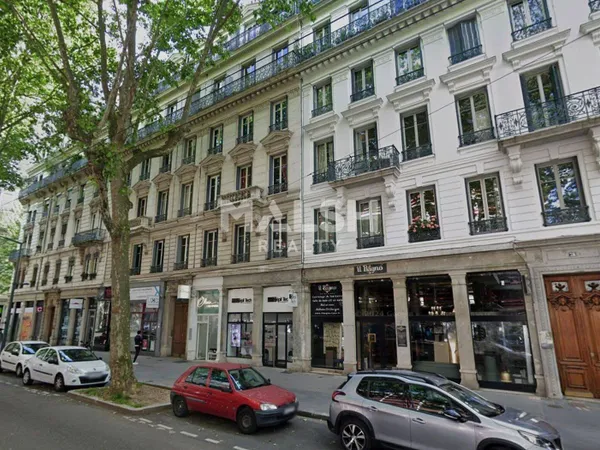 Local commercial 162 m²