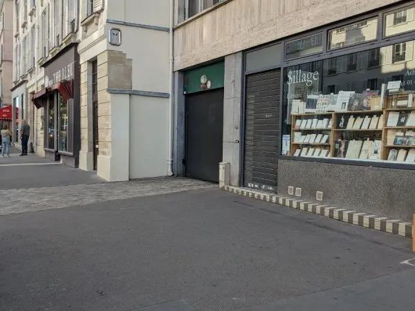 A louer box parking