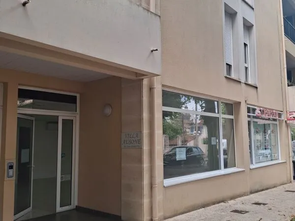 Local commercial / bureau à louer 60m2 - centre ville de BAZAS