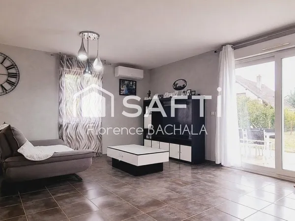 Charmante maison familiale de plain-pied de 85 m² avec garage attenant