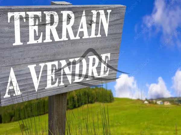 TERRAIN CONSTRUCTIBLE 444 M2 ENVIRONNEMENT CALME VUE DÉG
