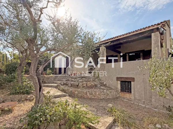 Maison à rénover avec beau potentiel, garage et grand sous-sol