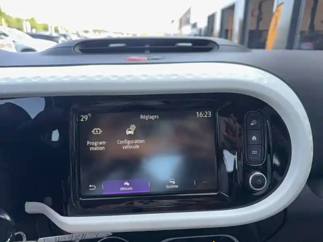 Renault Twingo iii e-tech — photo 39
