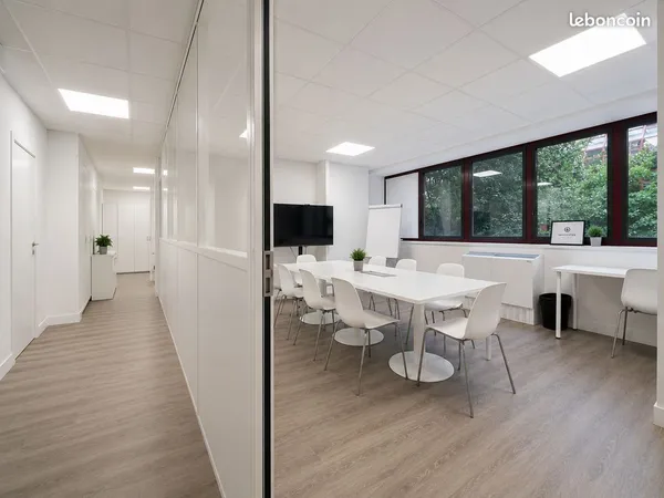 Bureaux 1 881 m²