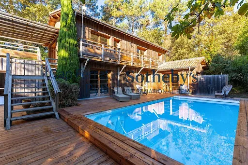Maison 8 pièces 273 m²