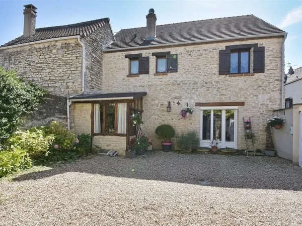 Maison en pierre 130m2 - 4 chambres - dépendance - jardin