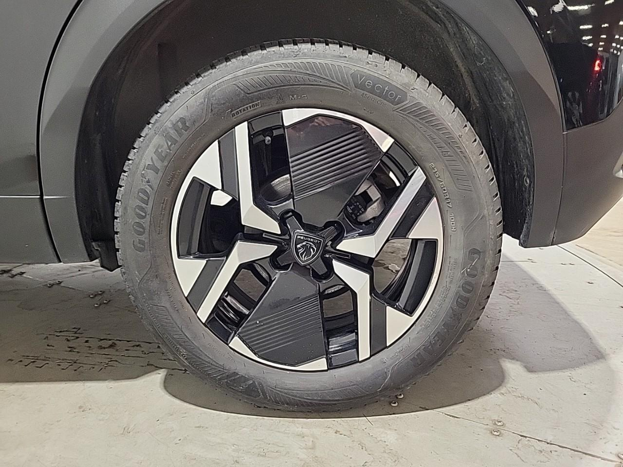 Peugeot 2008 hybrid 145 e-dcs6 allure — photo 16