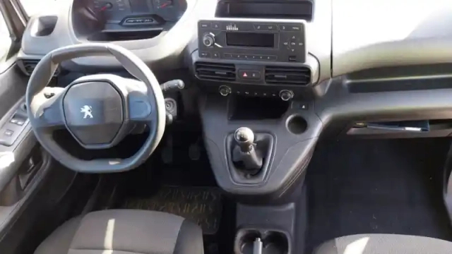Peugeot Partner fourgon standard 650 kg bluehdi 100 s&amp;s bvm5 — photo 9