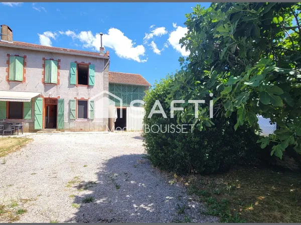 Maison T6 de 172m² et sa grange attenante et grenier, jardin et terrasse.