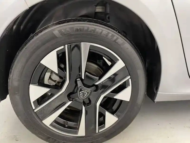 Peugeot 208 100 s&amp;s bvm6 — photo 19