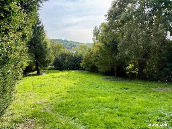Terrain constructible de 900 m² à Bièvres (91)