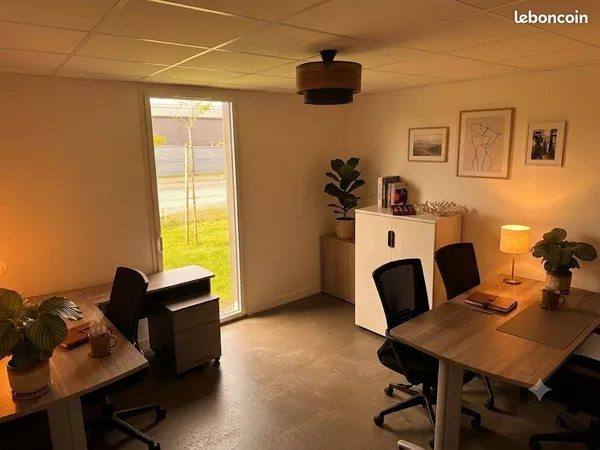 Bureau fermé à louer - 2 postes de travail - Laillé (près de Rennes)