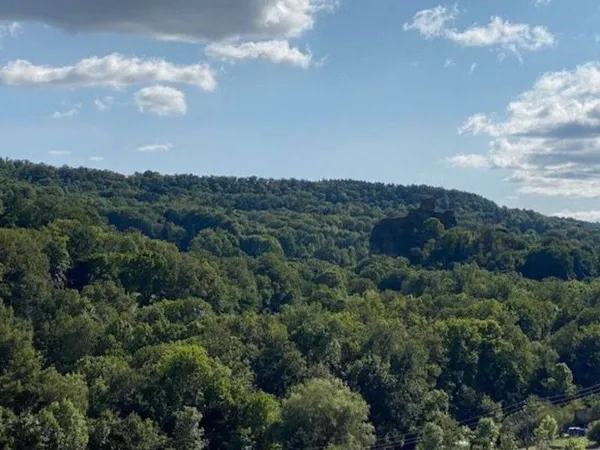 Ensemble immobilier avec vue dominante. 43000 ceyssac